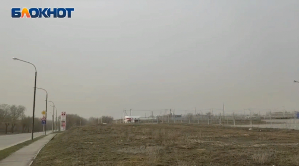 Утро в Волжском началось с пыльной бури: видео