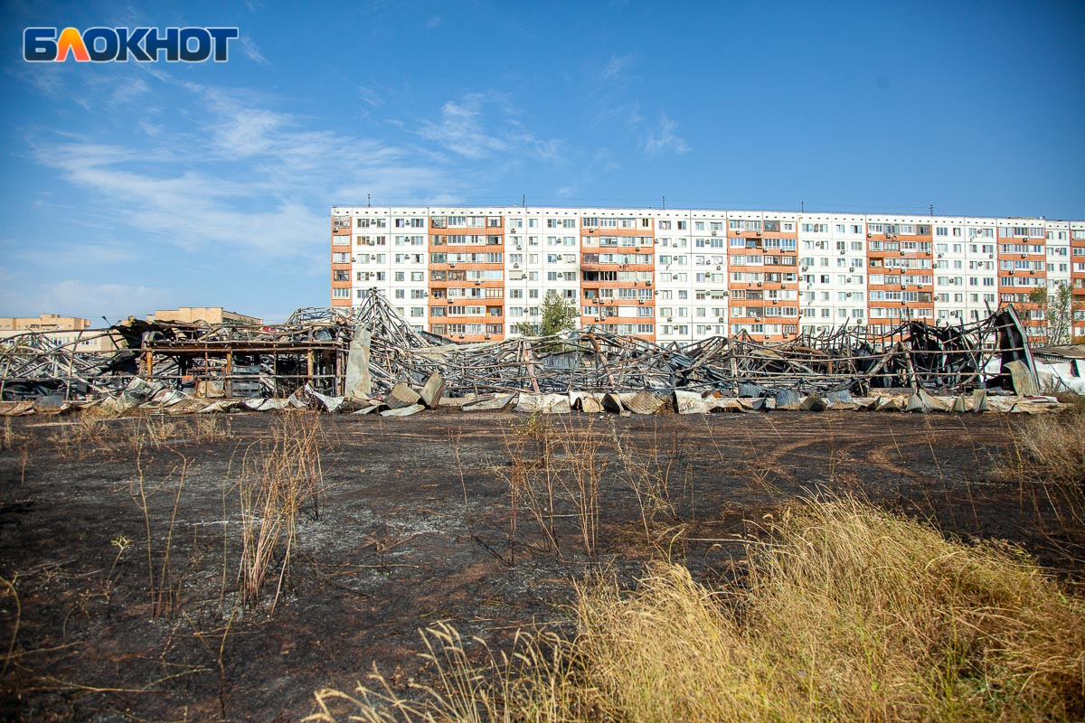 Года в волжском. Рынок Людмила Волжский. Рынок Людмила Волжский пожар. Рынок Людмила Волжский сносят. Волжский после пожара.