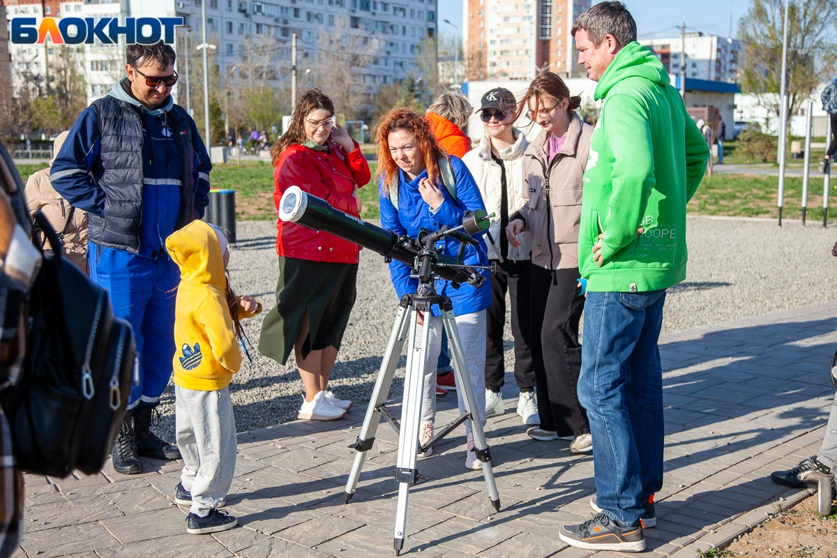 Волжский последние новости сегодня. Жилье и городская среда. Мастер класс ко Дню космонавтики. Конкурс ко Дню космонавтики. Благоустройство сквера проект.