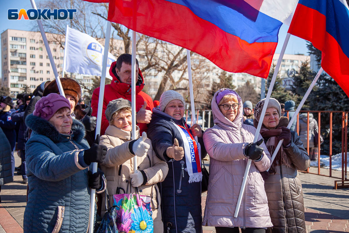1 мая житель. Парад 1 мая. 1 Май парад. Фото с праздником 1 мая. Крым. Воссоединение.