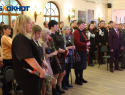В Волжском передали Ордена Мужества матерям и вдовам погибших на СВО Героев: видео