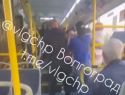 В Волжском пассажиры автобуса напали на водителя после конфликта с кондуктором