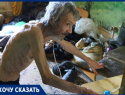 «Он погибнет с голода»: встревоженные волжане о соседстве с ползающим пенсионером
