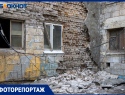 Обваленная стена, оборванные провода и поваленные деревья: настоящий хаос в Волжском после урагана