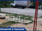 Детская площадка в Волжском превратилась в свалку