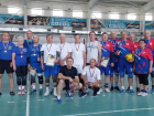 В Волжском прошли соревнования по волейболу между пожилыми людьми