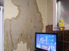 В Волжском ливень затопил квартиру: УК не реагирует, а жители страдают