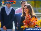 Солнце, улыбки и молчаливое прощание: Волжский провожает осень