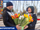 Волжане спешат с цветами к празднику: фотозарисовки праздничной суеты