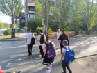 Безопасный путь в школу: юнармейцы Волжского взяли под контроль пешеходные переходы