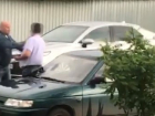 На видео попало избиение муниципального работника водителем волжского депутата от «Единой России»