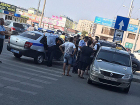 Пьяная компания избила таксиста на парковке «ПланетаЛето» в Волжском