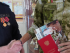 В Волжском сотрудники Росгвардии вручили аттестаты выпускникам профильного класса