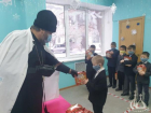 Воспитанники центра для несовершеннолетних в Волжском получили подарки