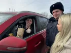 Вместо штрафов — поздравления: Госавтоинспекция Волжского поздравила мужчин-водителей с 23 февраля