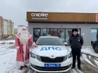 «Ничего крепче кофе!»: Дед Мороз и Госавтоинспекция Волжского вышли в праздничный рейд