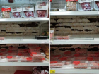 Обшарпанные и ржавые стеллажи с продуктами в «Магните» попали на фото в Волжском
