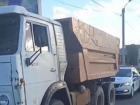 Выгружал мусор на пустыре: в Волжском «поймали» водителя мусоровоза