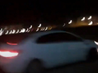 Лихач на иномарке носился по дорожке с пешеходами в парке в Волжском: видео