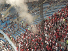 Во время матча «Ротор» - «Спартак» в Волгограде применили дымовую шашку. Нарушителя задержали