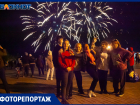 Праздничный салют под военные песни и крики «Ура!»: в Волжском ярко завершили День Победы