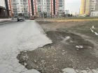 Ямы, грязь и сломанные подвески: как выглядят внутриквартальные дороги Волжского в 2026 году