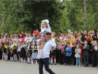 Три тысячи первоклассников пополнили ряды школьников 1 сентября в Волжском 