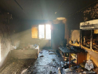 В Волжском при пожаре в бывшем общежитии погибли два человека
