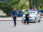 В Волжском во дворе жилого дома сбили пешехода