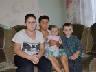 Одинокую маму с тремя детьми спасли из бедственного положения волжане