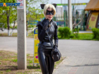Женщина-кошка вышла на улицы 1 мая, чтобы соблазнить местных своим хвостом