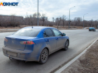 Камеры видеонаблюдения зафиксировали новый эпизод взлома автомобиля в Волжском