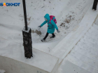 Зима пришла в город: в Волжском ждут снежную бурю