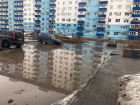 Коммунальные службы не успевают откачивать лужи в Волжском