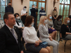 В Волжском состоялась церемония награждения медиков за вклад в борьбу с COVID-19