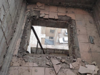 «Упадешь - живым не останешься»: в общежитии в Волжском украли люки