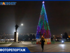 Волжский засиял к Новому году: атмосферные кадры ночного города 
