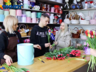 Где самые дешевые цветы в Волжском и как флористы готовятся к 8 марта – в репортаже от Блокнота