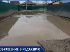 «Таксисты отказываются ездить»: жители волжского СНТ увязли в огромных лужах на разбитых дорогах