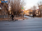Пожилой велосипедист попал под колеса авто у вокзала в Волжском