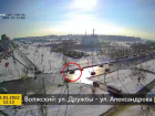 Столкновение авто на перекрестке в Волжском попало на видео