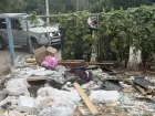 «Не дай бог дети поранятся»: жительница Волжского требует убрать строительный мусор у детской площадки
