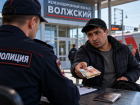 На вокзале Волжского иностранец попытался подкупить полицейского