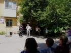 В Волжском на митинге открыли памятную табличку в честь Клавдии Шевченко