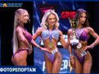 Девушки и мужчины демонстрировали свою накаченную грудь в культурном центре Волжского