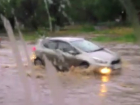 Автомобили Волжского тонут в дождевых лужах