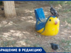Детская площадка на ул. Александрова, 9 в Волжском превратилась в свалку: жители бьют тревогу