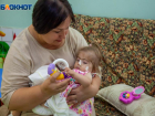 Опрошенные жители Волжского признались, что не смогли бы усыновить сироту с тяжелым диагнозом