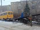 В Волжском усилили контроль за неправильной парковкой: десятки авто отправлены на спецстоянку