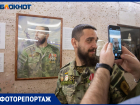 От Курска до Волжского: в городе открылась передвижная выставка портретов героев СВО «Родина в сердце героя»